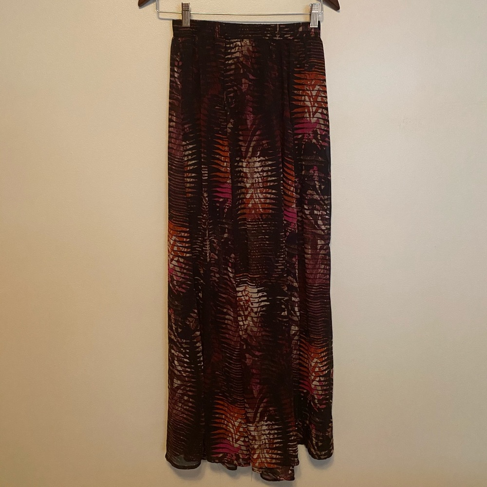 Cute summer skirt with a little slit!